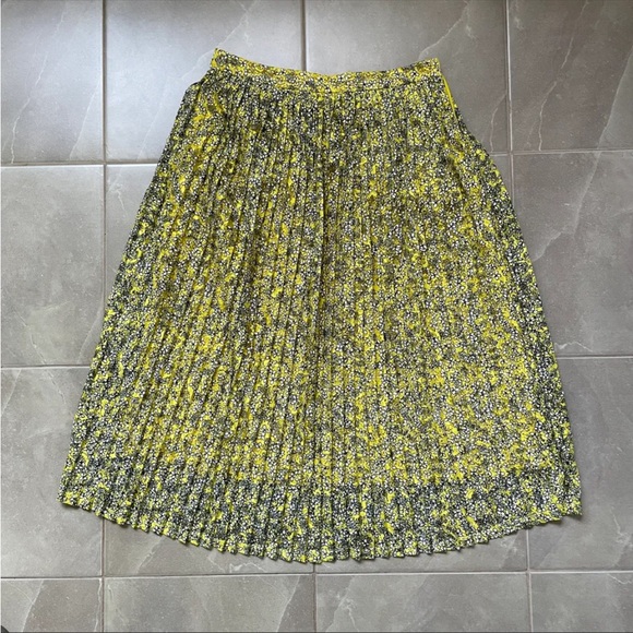 Who What Wear Yellow Floral Pleated Midi Skirt - Picture 2 of 5